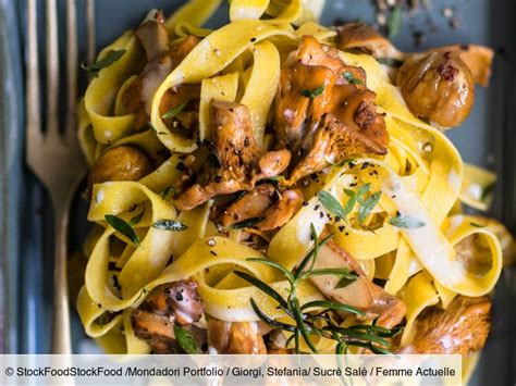 Tagliatelles à la crème et aux girolles facile et rapide découvrez