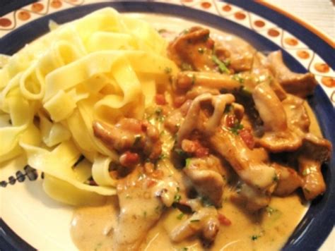 Pfifferlinge in Sahnesoße mit Tagliatelle Rezept kochbar de