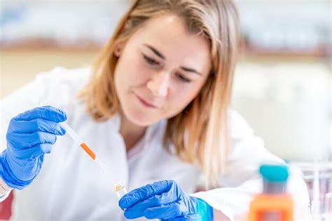 Premium Photo Female Scientist Conducts Chemical Experiments In A