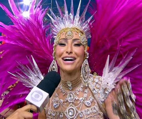 Notícias Sabrina Sato posa para ensaio de carnaval e fala sobre corpo