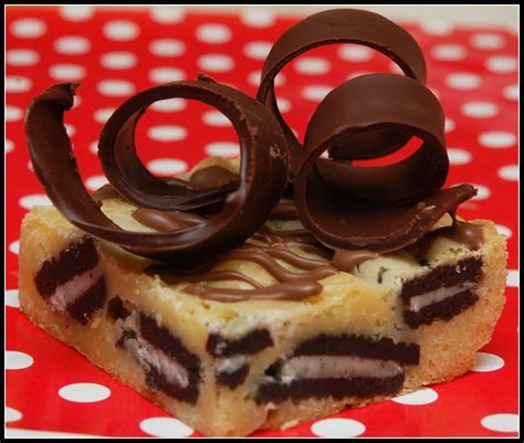 WHITE CHOCOLATE BROWNIES WITH OREOS & HANDMADE CHOCOLATE CURLS! - Hugs ...