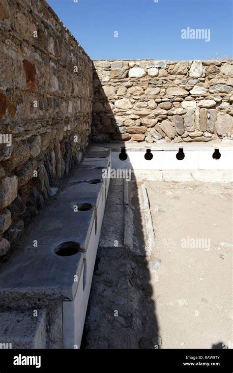 Urinal Stone Hi Res Stock Photography And Images Alamy