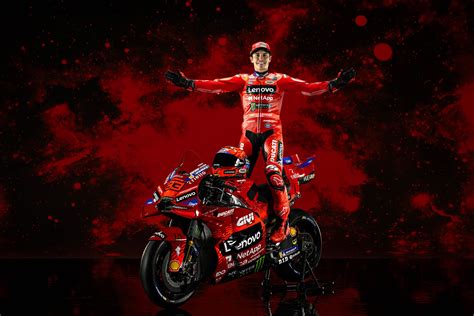 Marc Márquez wie Sie ihn noch nie gesehen haben, in vollem 'Ducati'-Rot