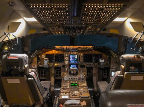 Boeing 747 Cockpit Stock Photos, Pictures & Royalty-Free Images - iStock