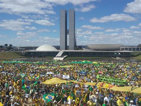 G Manifestantes Marcham Em Bras Lia Contra Governo Dilma E A