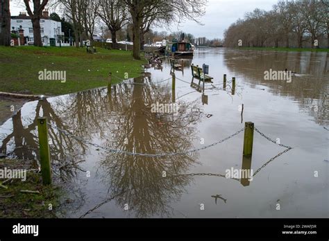 Datchet Berkshire Uk 4th January 2024 Floodwater From The River