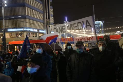 Protest W Katowicach Przeciwko Lex TVN Dziennik Zachodni