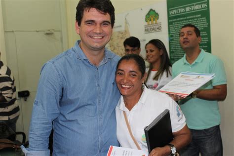 Prefeitura Entrega Tabletes E Certificados De Treinamento Aos Agentes