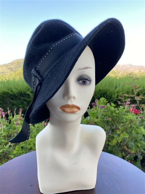 1940 S Vintage Black Wool Tilt Hat With Grosgrain Rib Gem