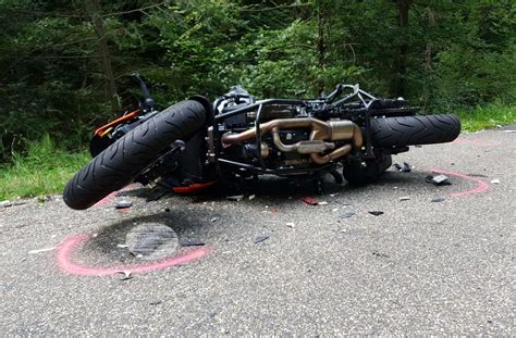 Tödlicher Unfall Motorradfahrer Kollidiert Bei Seewald Erzgrube Mit Lastwagen Baiersbronn