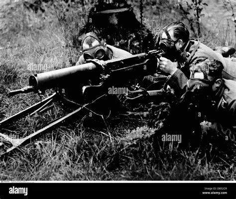 Gasmaske Wehrmacht Fotos Und Bildmaterial In Hoher Aufl Sung Alamy