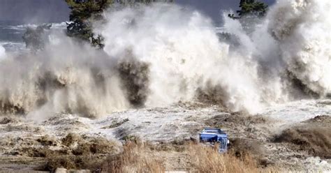 Japan Earthquake Enormous 7 Magnitude Tremor Slams Region As Tsunami