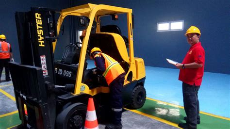 TRAINING OPERATOR FORKLIFT SERTIFIKASI KEMNAKER BATCH NOVEMBER 2019