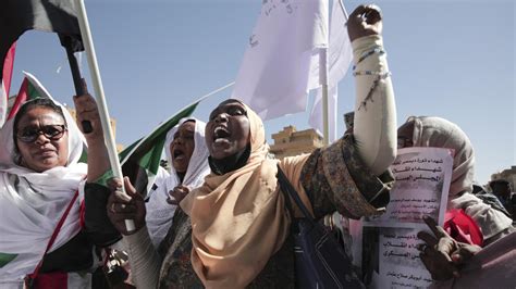 توقيع اتفاق بين الجيش والمدنيين في السودان لإنهاء أزمة ما بعد انقلاب