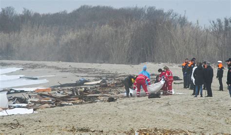 Al Menos 59 Migrantes Murieron Tras El Naufragio De Una Embarcación En