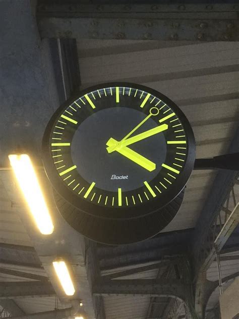 Horloge Analogique Bodet Profil Tgv Double Face Install E En Gare