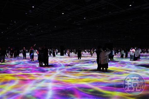 東京直擊有片赤腳涉水走入絕美光影藝術中 teamLab Planets TOKYO挑戰極致版沉浸式體驗 Yahoo奇摩汽車機車