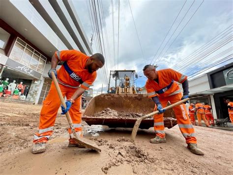 Em Dois Dias De Servi Os Equipes Da Comlurb Removem Toneladas De