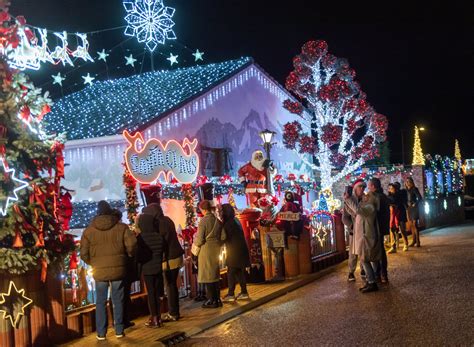 Photos A Carling La Maison Du P Re No L Brille De Mille Feux Le