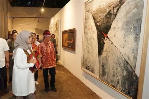 Pameran Seni ArtOs Nusantara Dibuka Bupati Ipuk Sebut Momentum Dukung