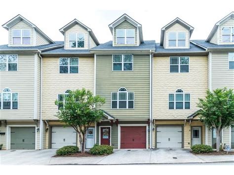 Condotownhome Property For Sale With 2 Beds And 4 Baths In Atlanta Ga