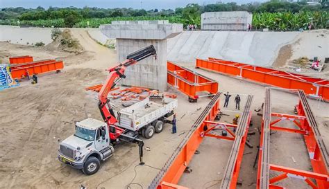 Tumbes avance físico del puente Uña de Gato bordea el 70