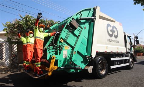 COLETORES DE LIXO RECOLHEM DIARIAMENTE UMA MÉDIA APROXIMADA DE 500