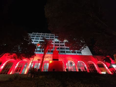 Palacio De Justicia De La Capital Se Ilumina De Color Rojo En Apoyo A