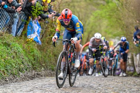 Topfavoriet Mathieu Van Der Poel Wint Voor De Derde Keer De Ronde Van