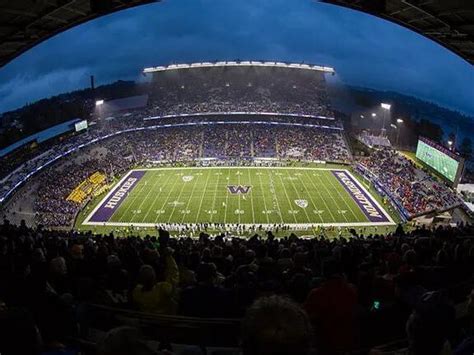 Husky Stadium ranked among Top 10 college football venues