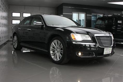 Black Chrysler 300C V8 | AutoZ used cars in Doha, Qatar