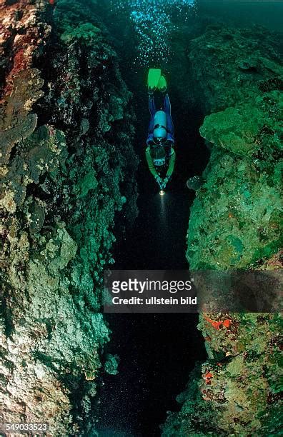 Aden Crater Photos and Premium High Res Pictures - Getty Images