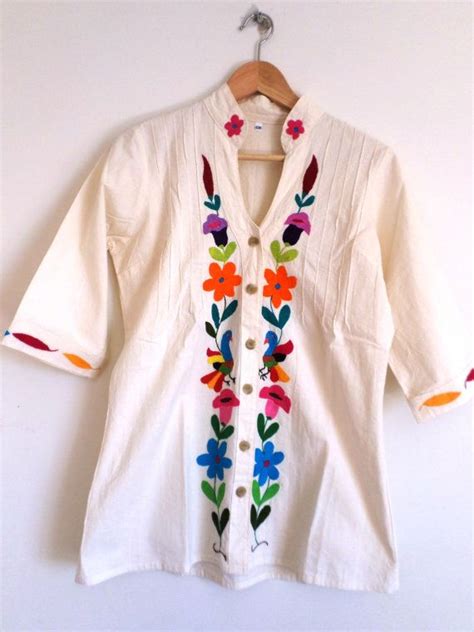 Hermosa Blusa Otomi Color Manta Natural Bordada A Mano Por Mujeres