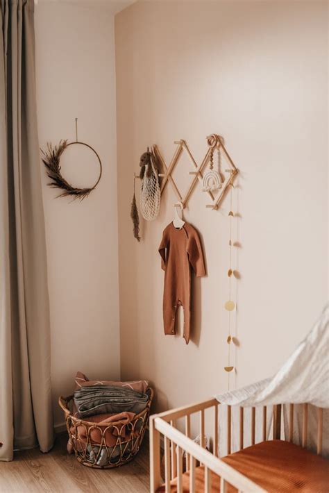 Babykamer Inspiratie Meisjeskamer Met Aardetinten Nude Hout