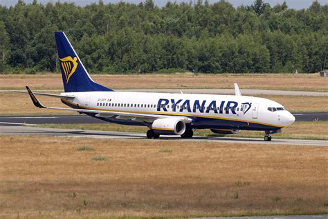 EI DCY Boeing 737 8AS WL Ryanair Eindhoven20220623 1 Flickr