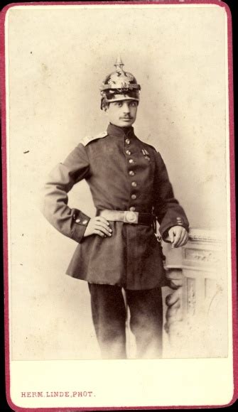 CdV Deutscher Soldat In Uniform Standportrait Foto Akpool De