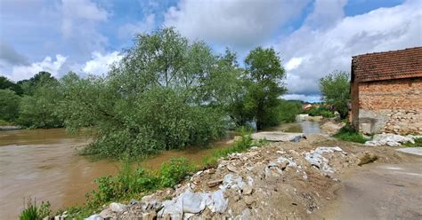 Galerija Izvanredno Stanje U Hrvatskoj Kostajnici Vodostaj Raste