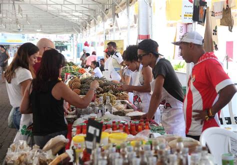 Feira da Reforma Agrária atrai bom público na abertura do II Festival