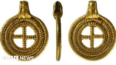 Anglo Saxon Gold Pendant Found In Norfolk Declared Treasure Bbc News