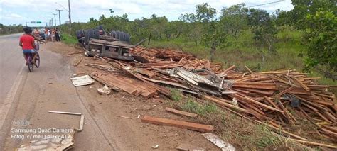 Tio e sobrinho morrem após caminhão tombar na BR 174 no interior de