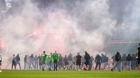 Nach Derby Skandal Aufarbeitung Bei Rapid Und Austria Verl Uft Schleppend