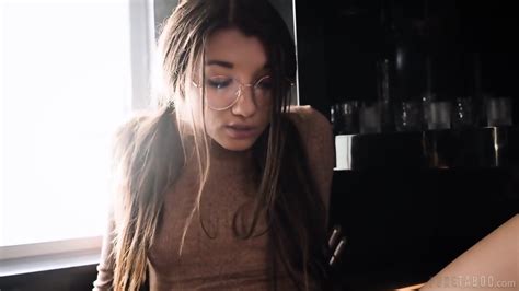 LESBIAN FINGERING TWO GIRL