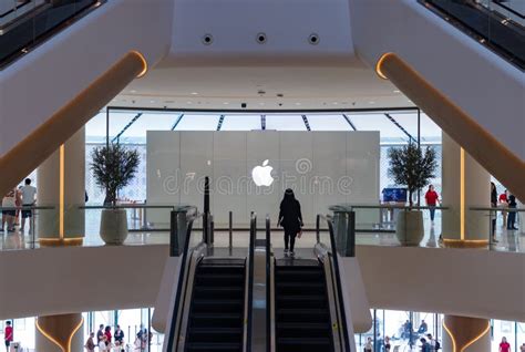 Apple Store - Dubai Mall editorial stock photo. Image of emirates ...