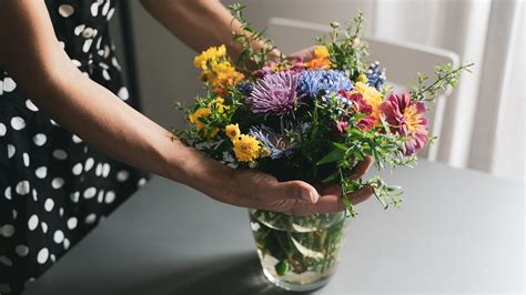 Does Tiktok S Charcoal Hack Really Keep Cut Flowers Fresh