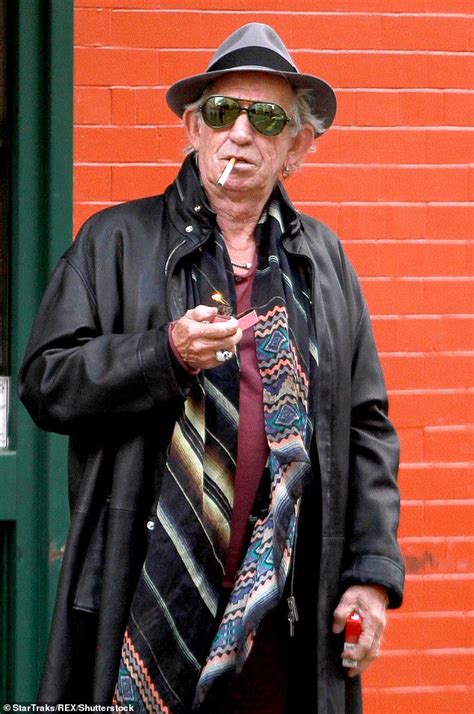 Keith Richards, 76, reveals he's STOPPED smoking - Big World News