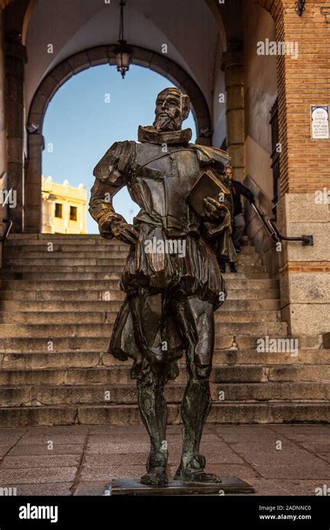 Estatua De Miguel De Cervantes Hi Res Stock Photography And Images Alamy