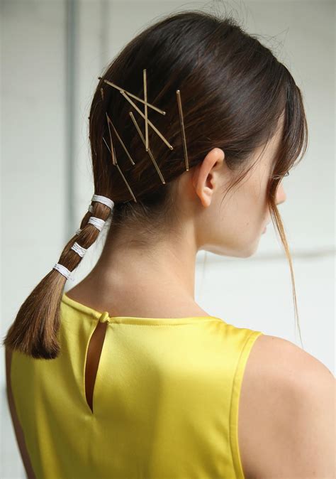 how to get a sleek ponytail with frizzy hair