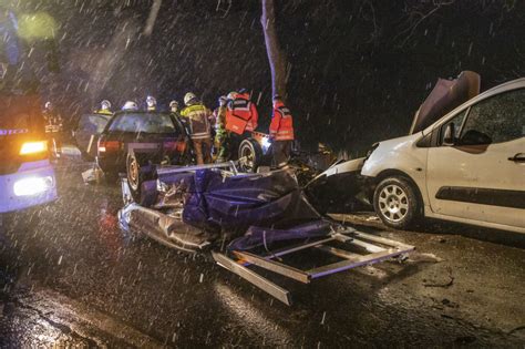 Schwerer Verkehrsunfall Mit Eingeklemmter Person Auf Der L