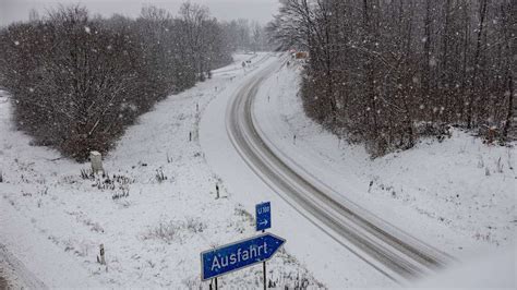 Schnee Chaos in NRW sorgte für massive Staus Busverkehr in Aachen