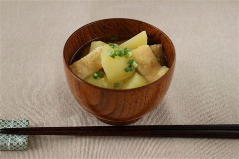 じゃがいもと油揚げの味噌汁 ごはんだもん！げんきだもん！～早寝・早起き・朝ごはん～